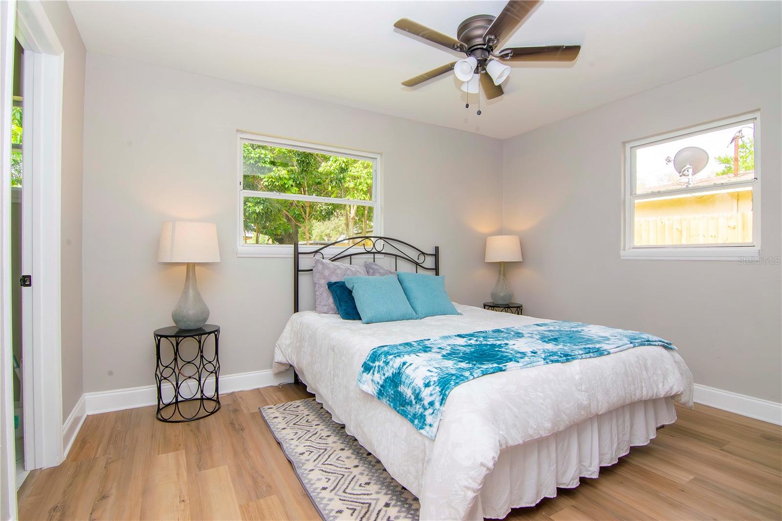 Listing photo id 15 for 3708 Tyson Avenue