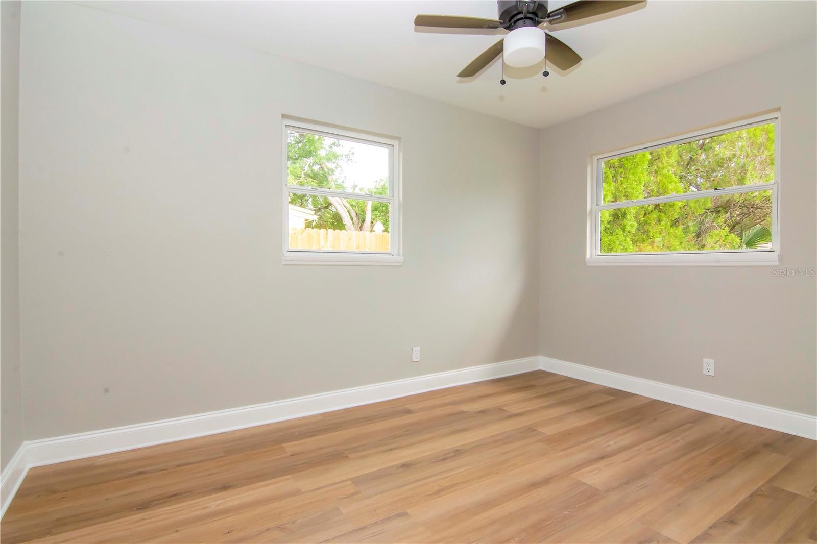 Listing photo id 18 for 3708 Tyson Avenue