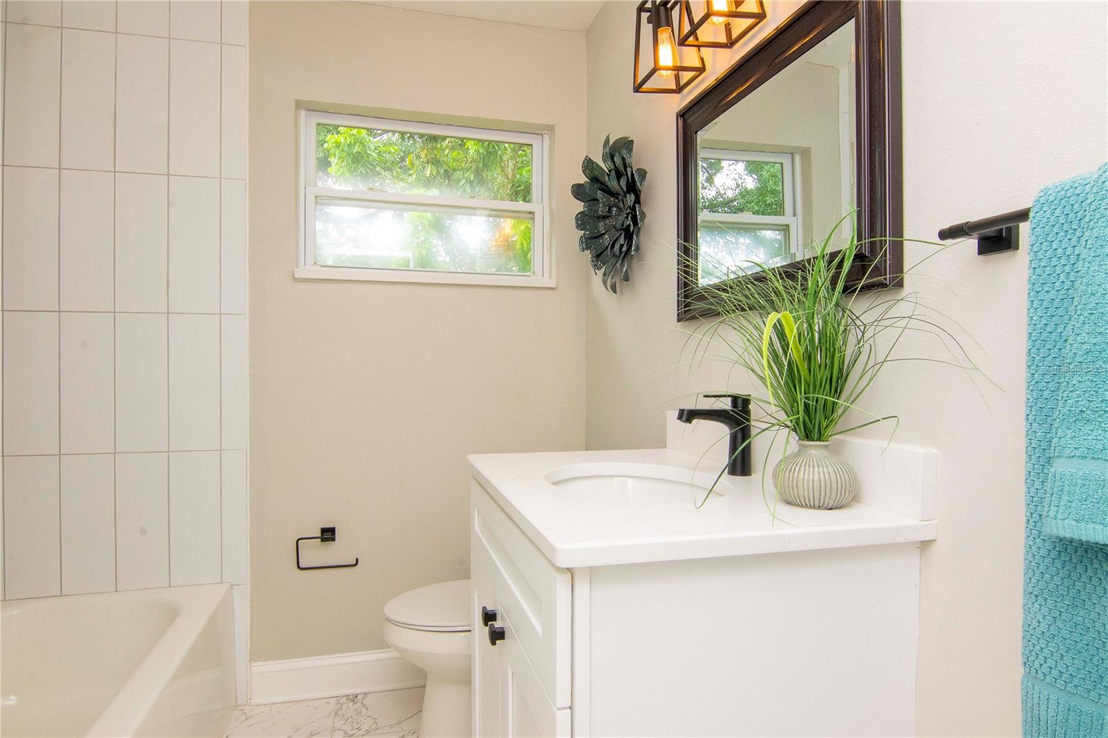 Listing photo id 20 for 3708 Tyson Avenue