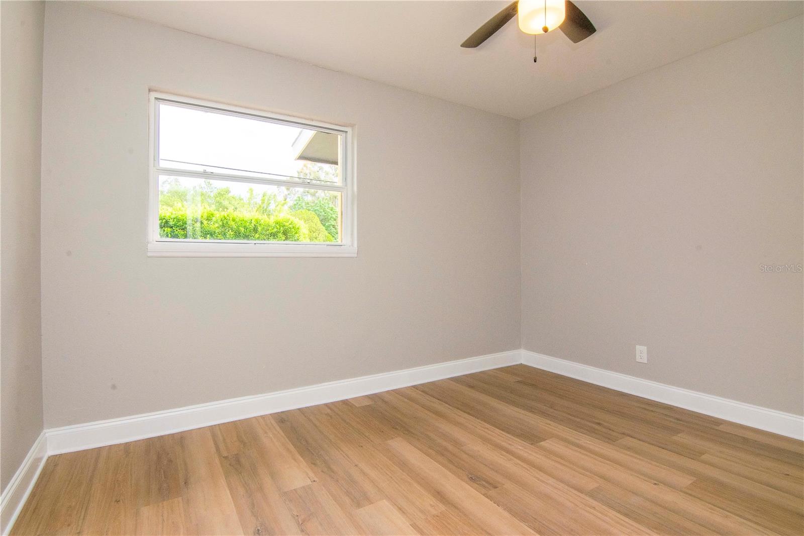 Listing photo id 21 for 3708 Tyson Avenue