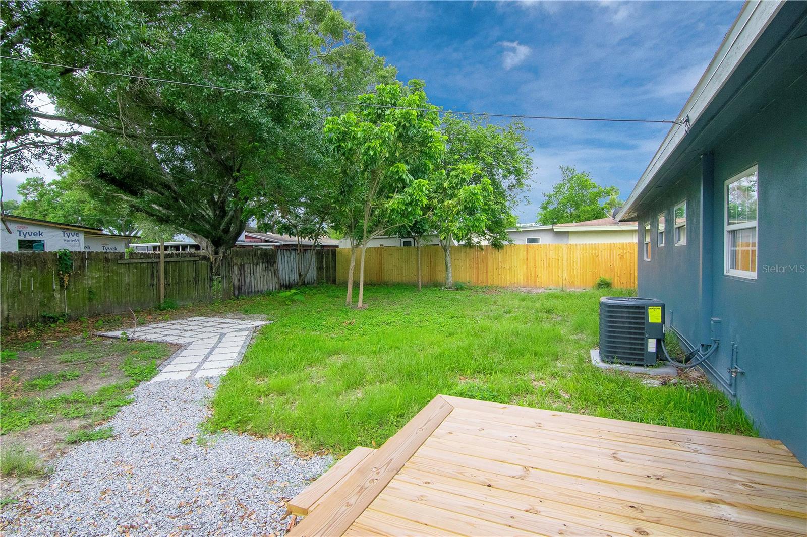 Listing photo id 25 for 3708 Tyson Avenue