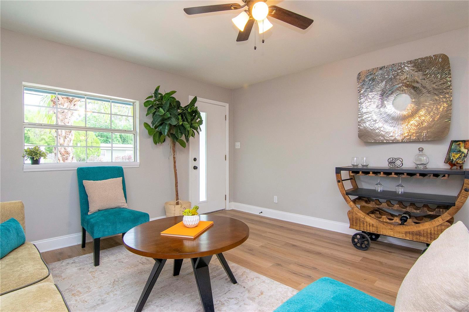 Listing photo id 5 for 3708 Tyson Avenue