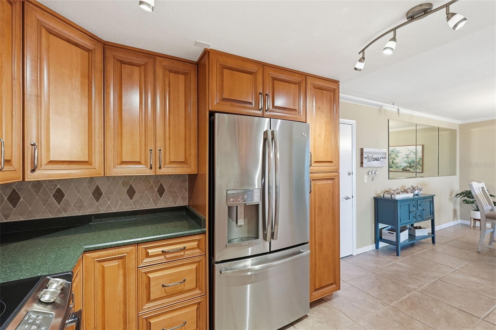 Image 10 of 33 For 1 Key Capri  608w