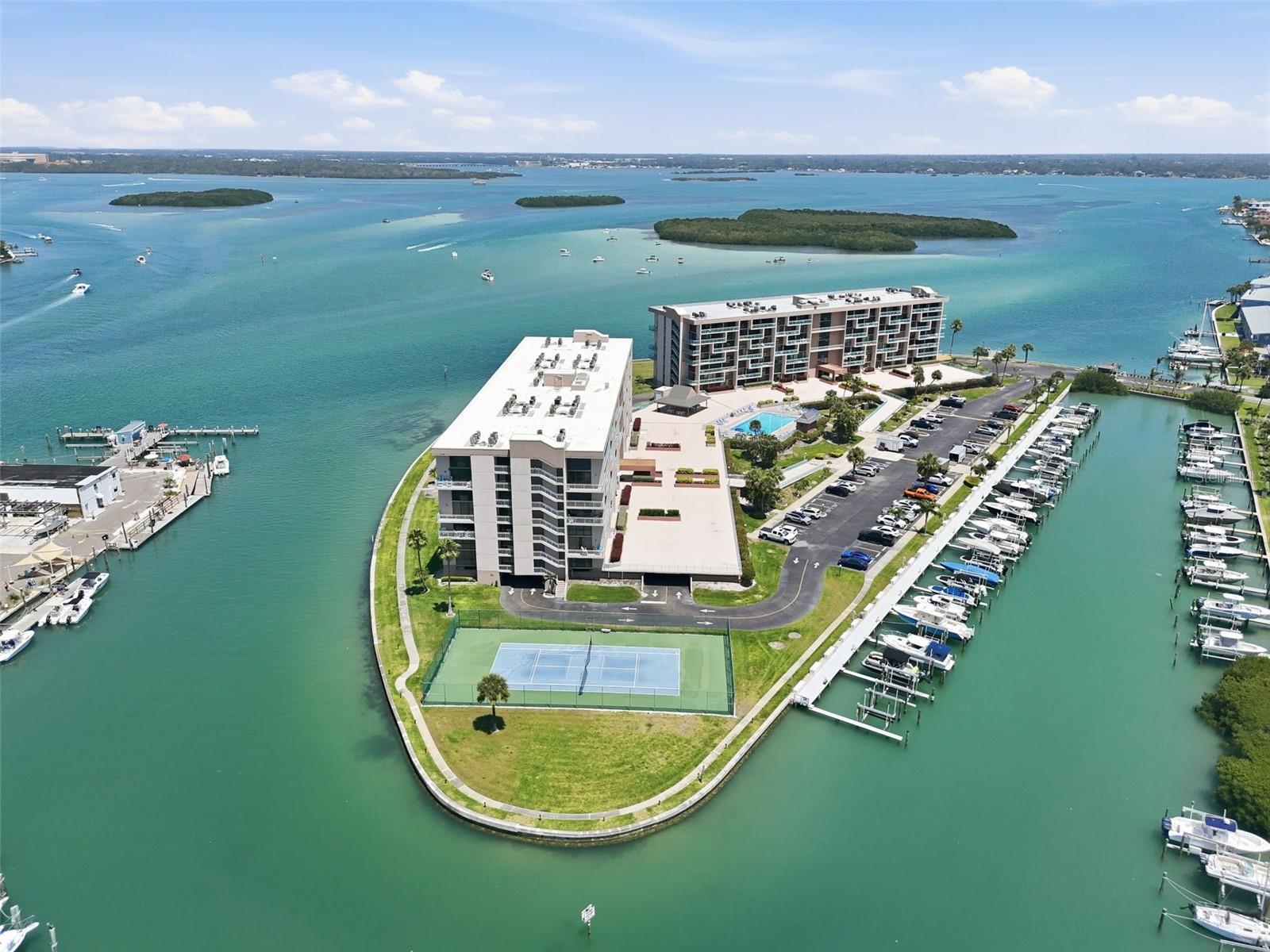 Image 26 of 33 For 1 Key Capri  608w