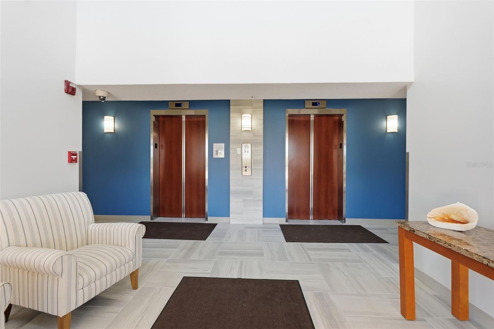 Image 30 of 33 For 1 Key Capri  608w