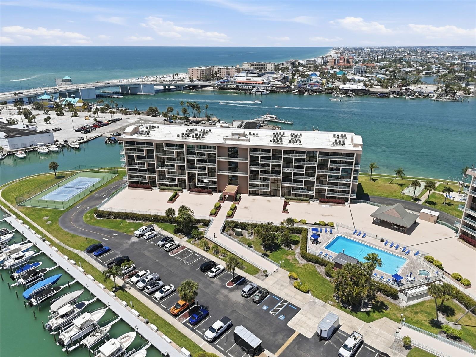 Image 32 of 33 For 1 Key Capri  608w