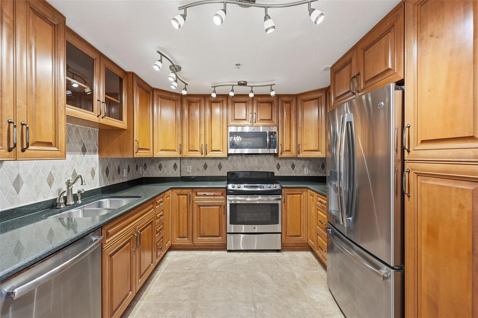 Image 8 of 33 For 1 Key Capri  608w