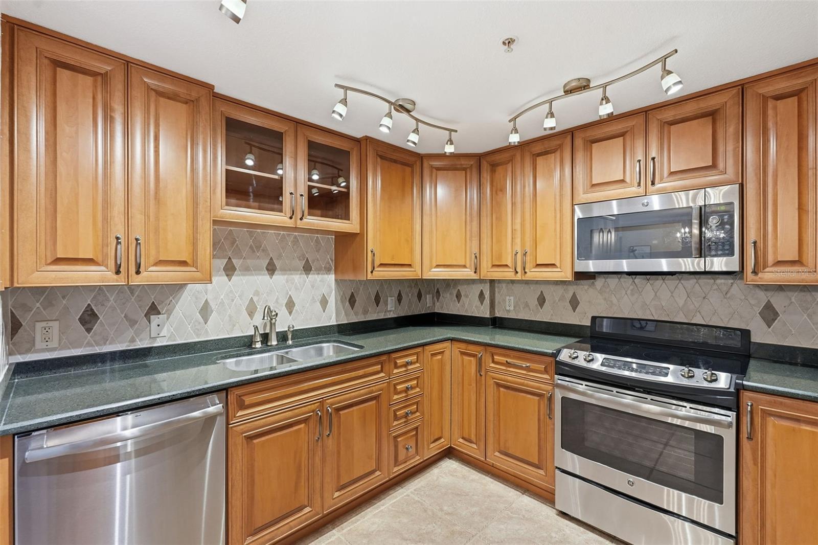 Image 9 of 33 For 1 Key Capri  608w