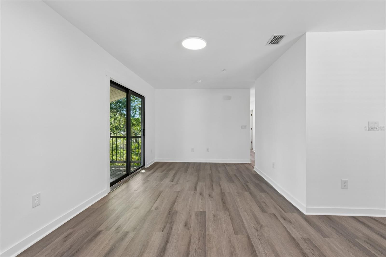 Image 10 of 82 For 140 Hunter Lake Drive 8c