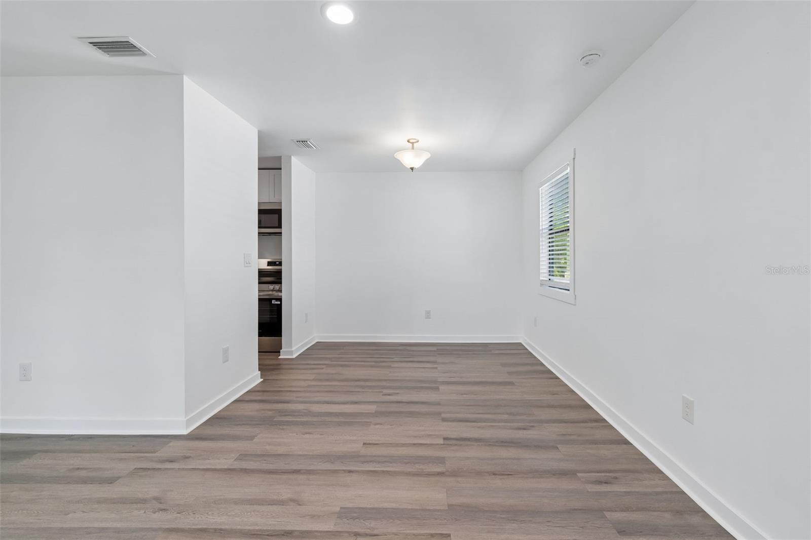 Image 11 of 82 For 140 Hunter Lake Drive 8c