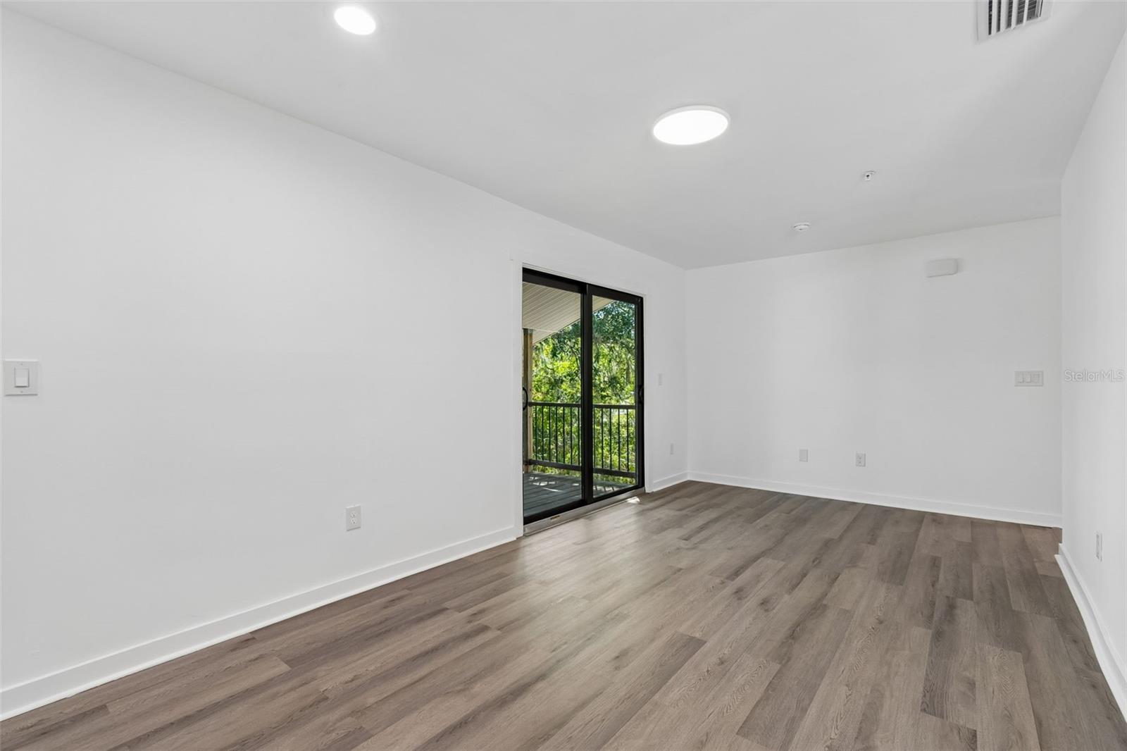 Image 12 of 82 For 140 Hunter Lake Drive 8c