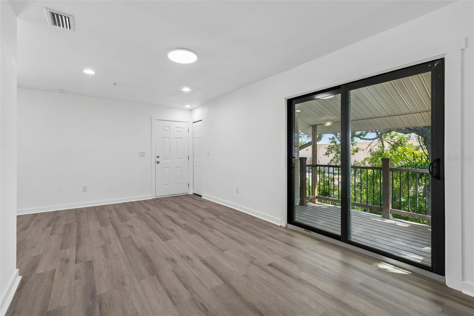 Image 16 of 82 For 140 Hunter Lake Drive 8c