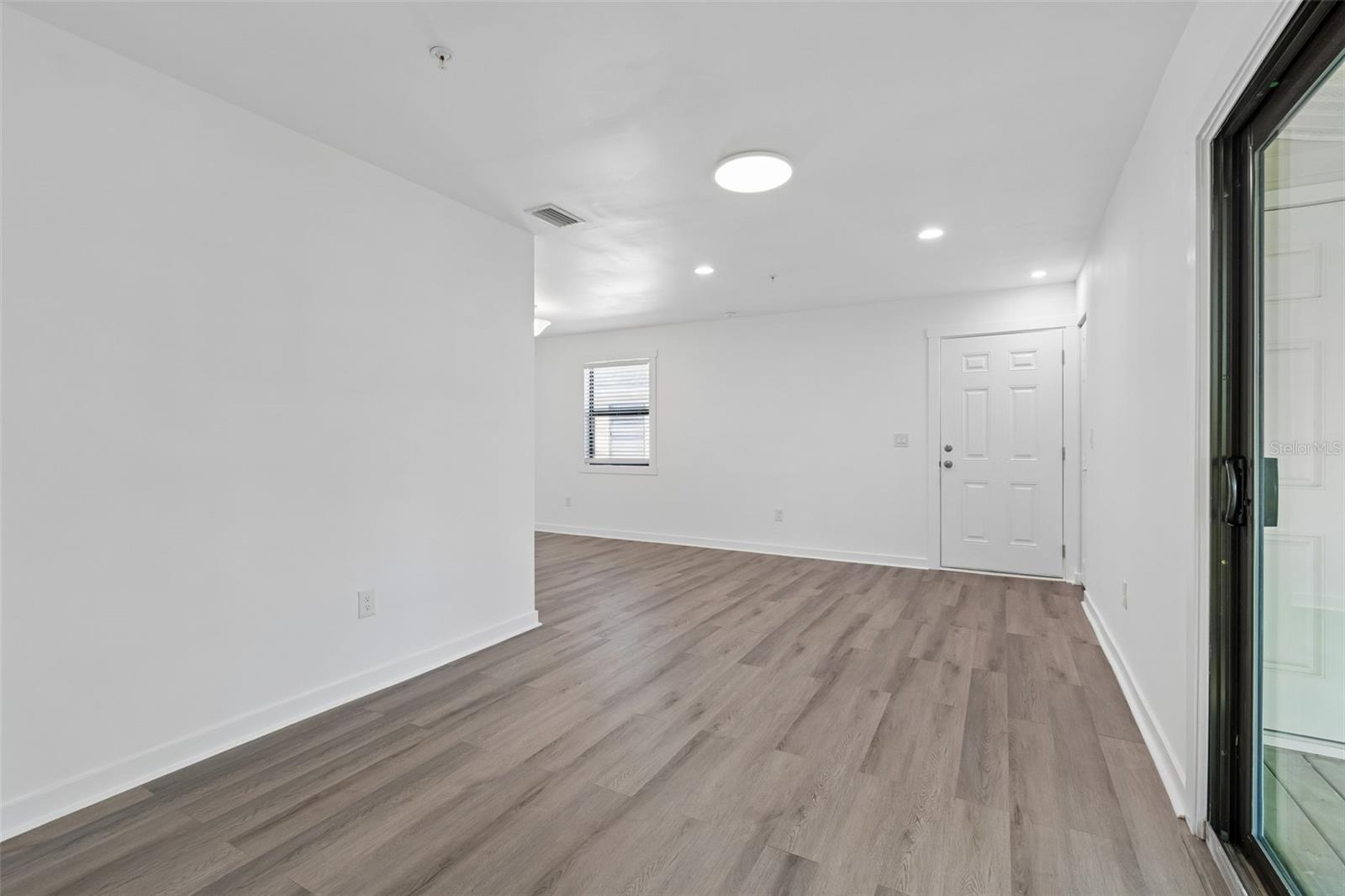 Image 17 of 82 For 140 Hunter Lake Drive 8c