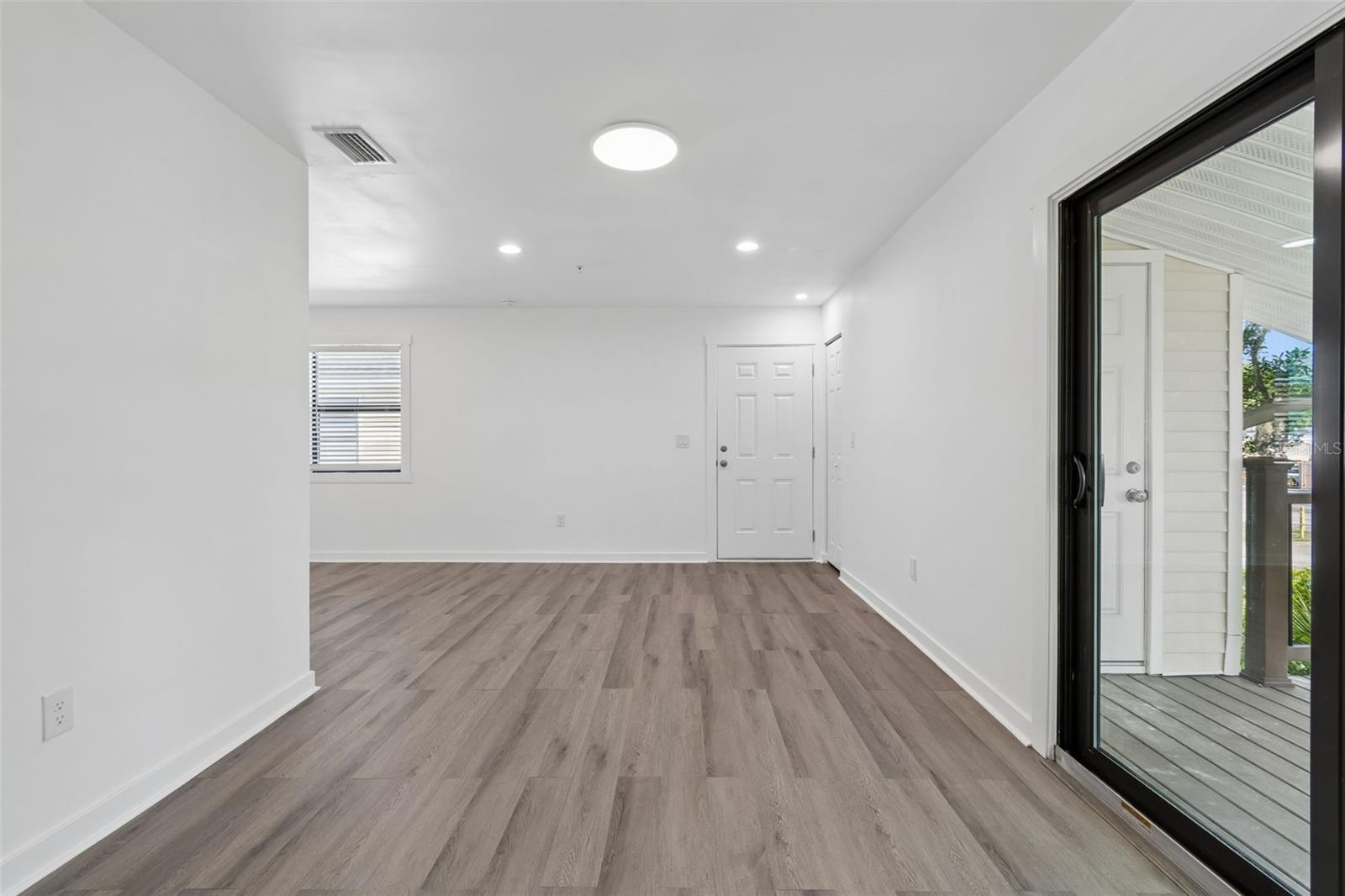 Image 18 of 82 For 140 Hunter Lake Drive 8c