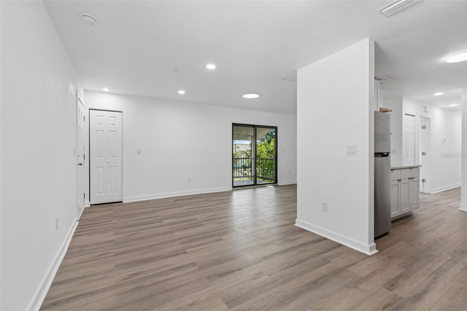 Image 19 of 82 For 140 Hunter Lake Drive 8c