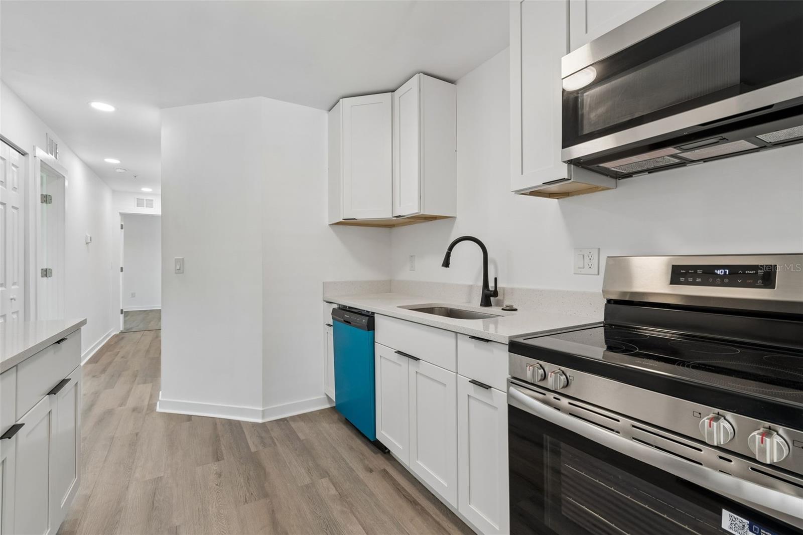 Image 21 of 82 For 140 Hunter Lake Drive 8c