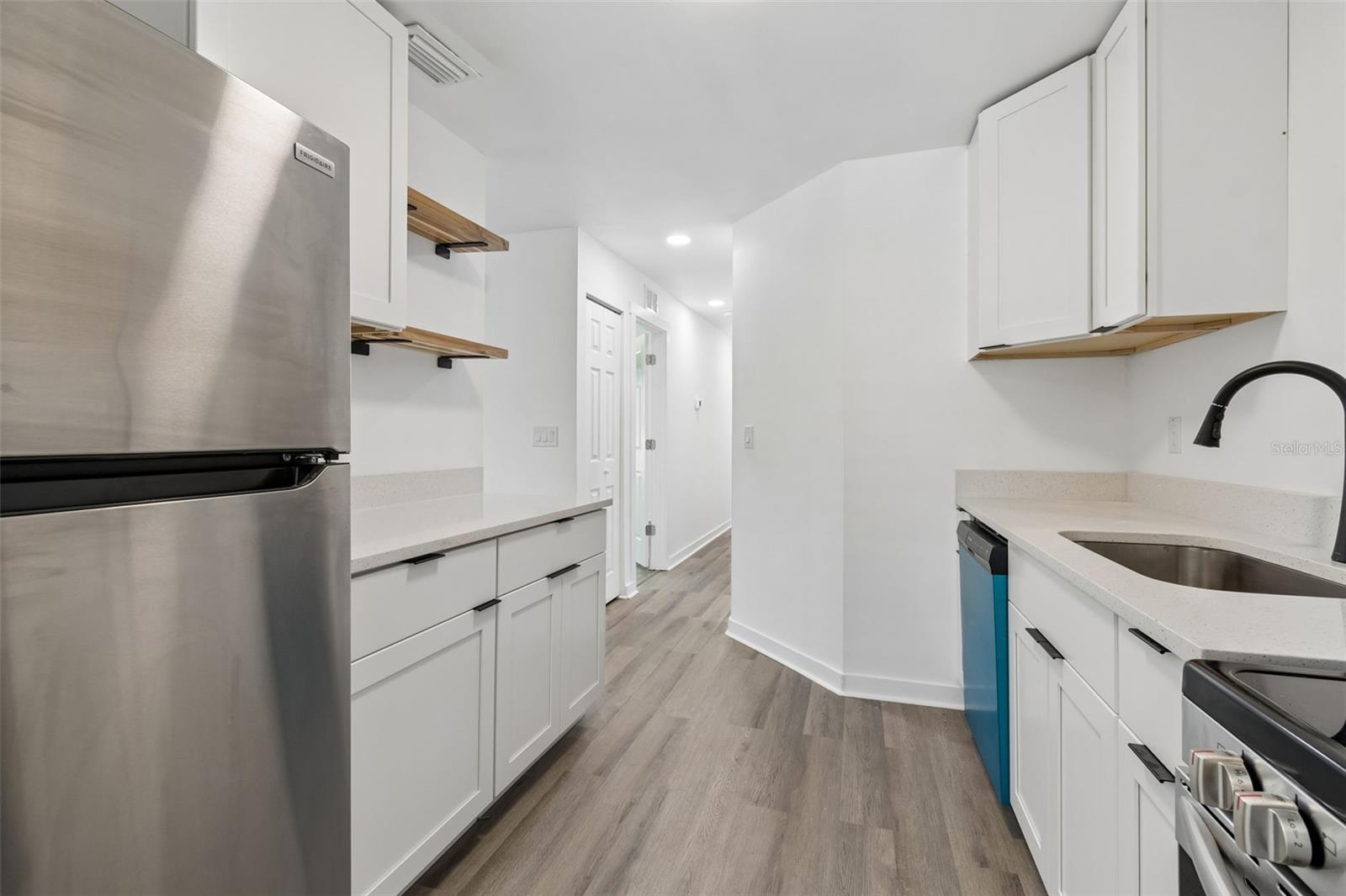 Image 22 of 82 For 140 Hunter Lake Drive 8c