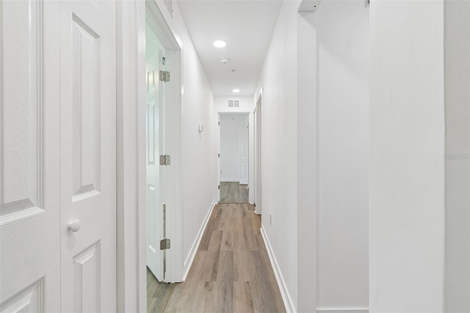 Image 27 of 82 For 140 Hunter Lake Drive 8c