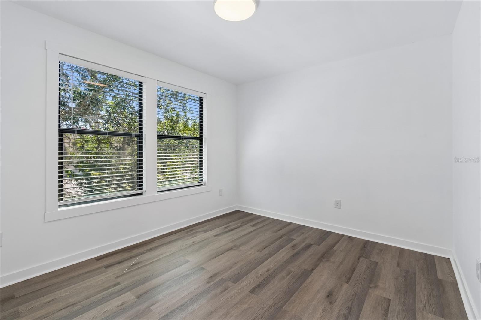 Image 30 of 82 For 140 Hunter Lake Drive 8c