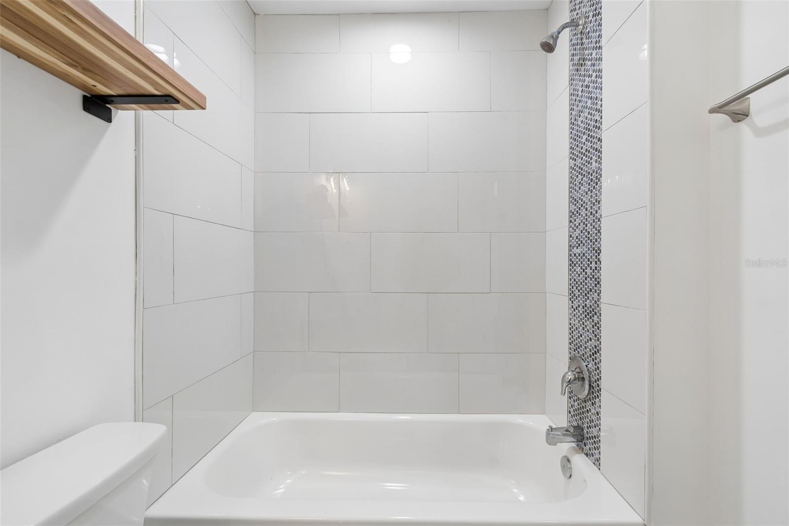 Image 36 of 82 For 140 Hunter Lake Drive 8c