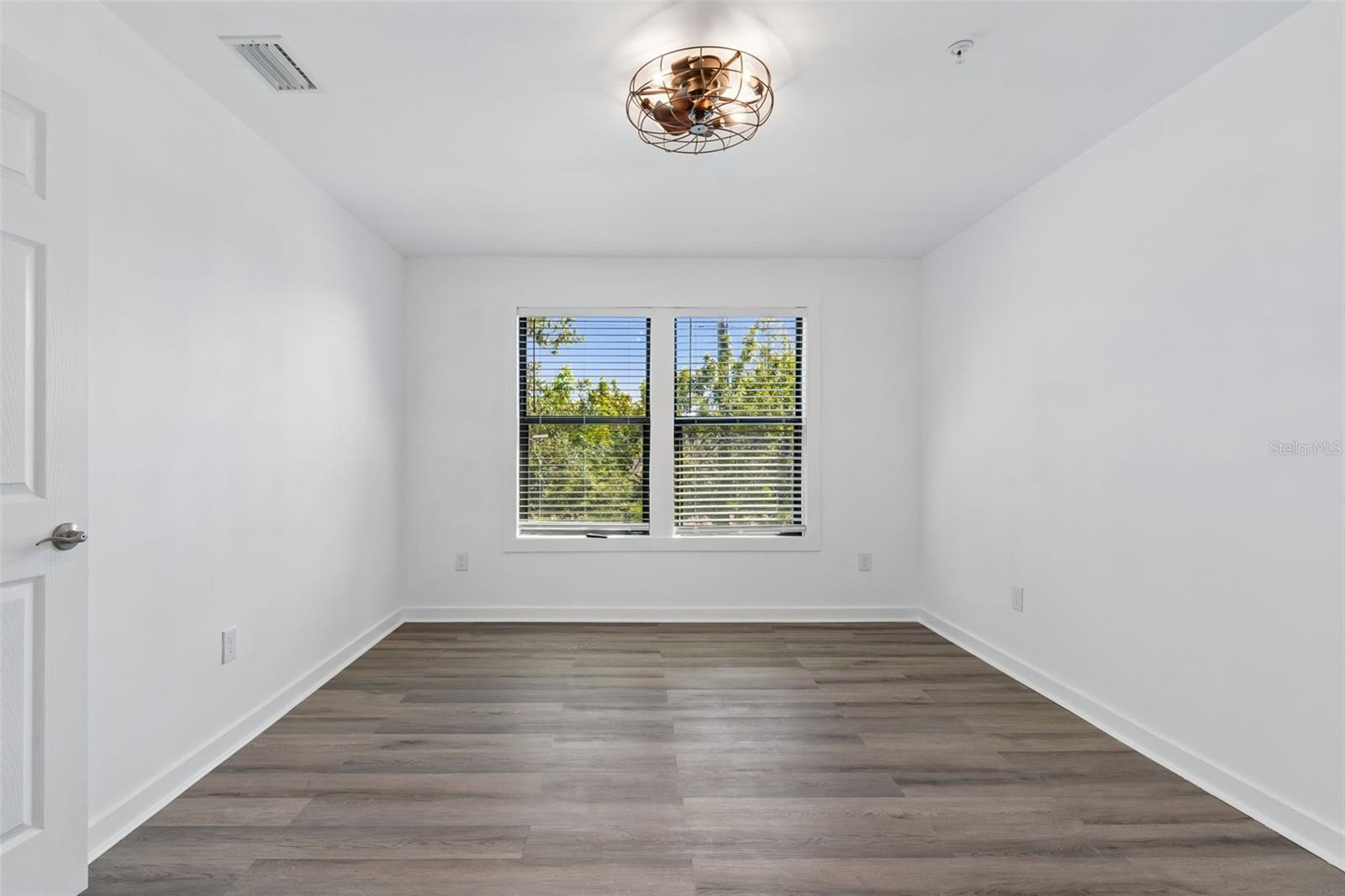 Image 39 of 82 For 140 Hunter Lake Drive 8c