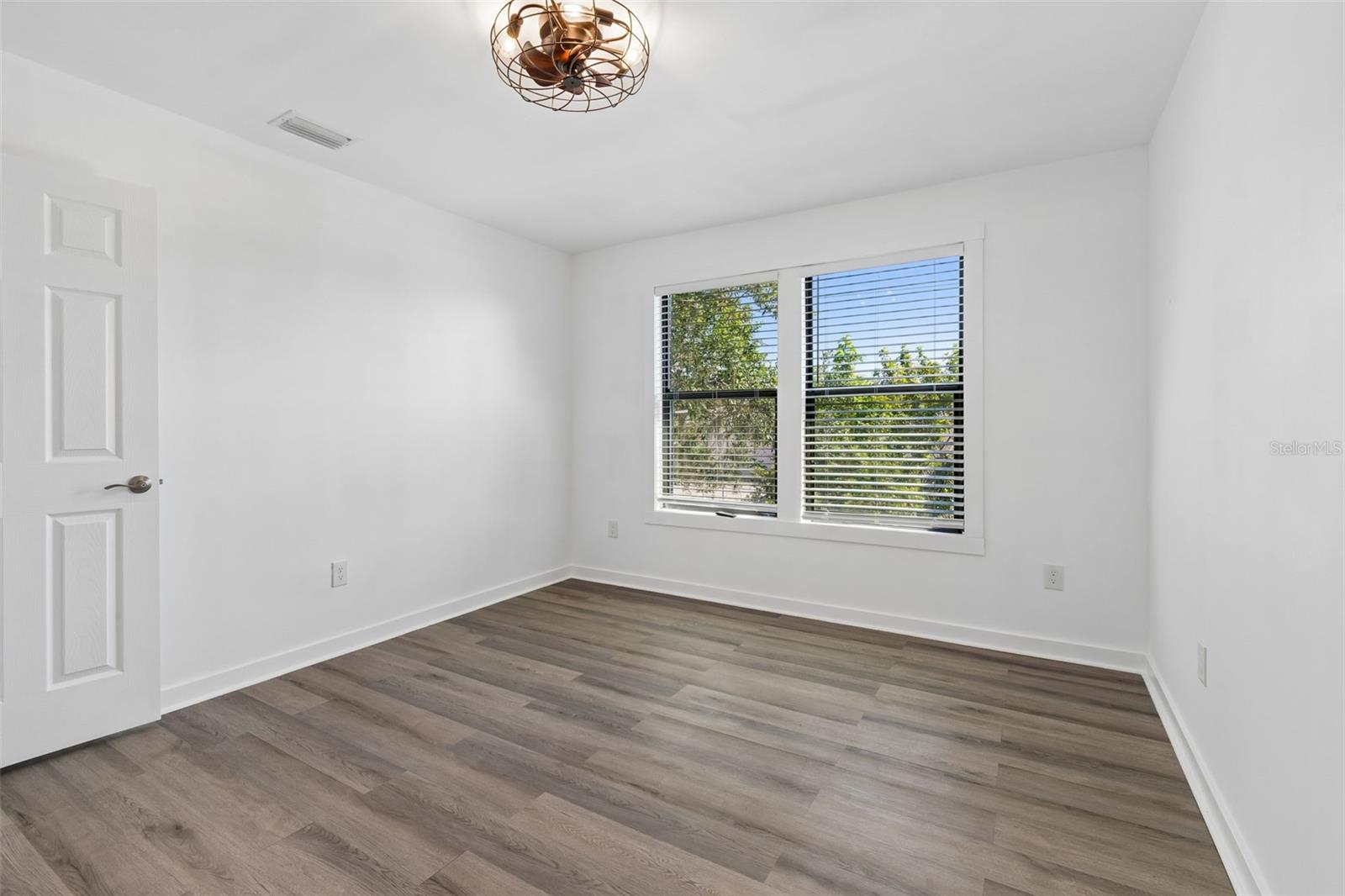 Image 40 of 82 For 140 Hunter Lake Drive 8c