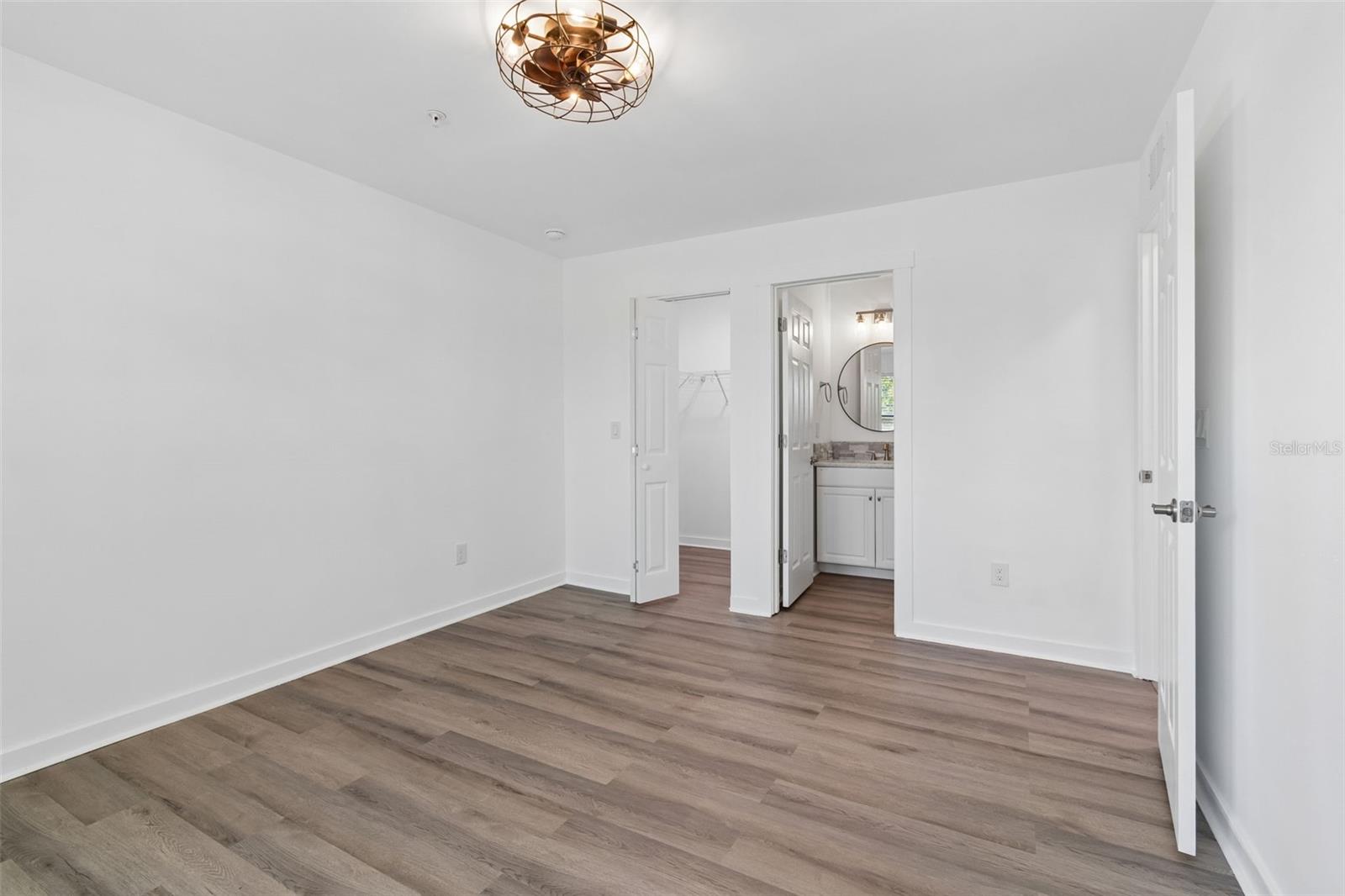 Image 43 of 82 For 140 Hunter Lake Drive 8c