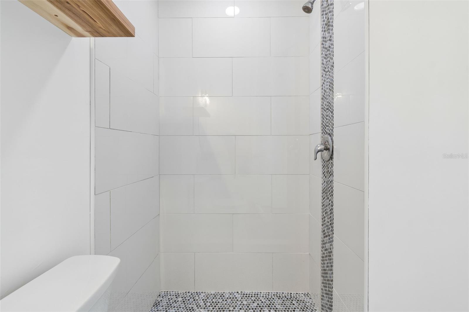 Image 45 of 82 For 140 Hunter Lake Drive 8c