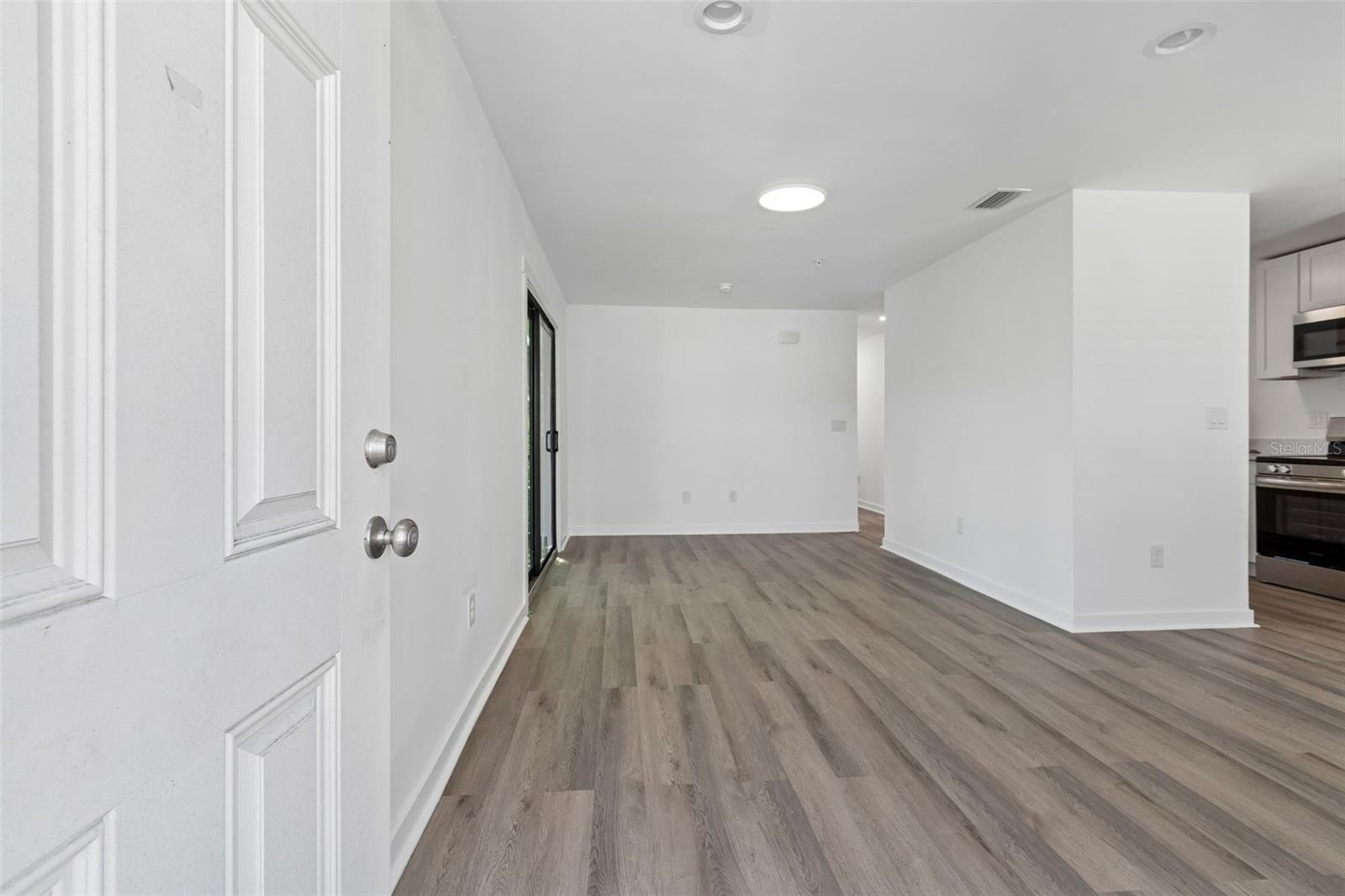 Image 7 of 82 For 140 Hunter Lake Drive 8c