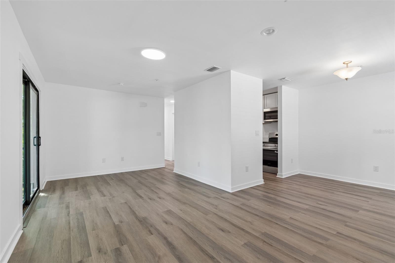 Image 8 of 82 For 140 Hunter Lake Drive 8c