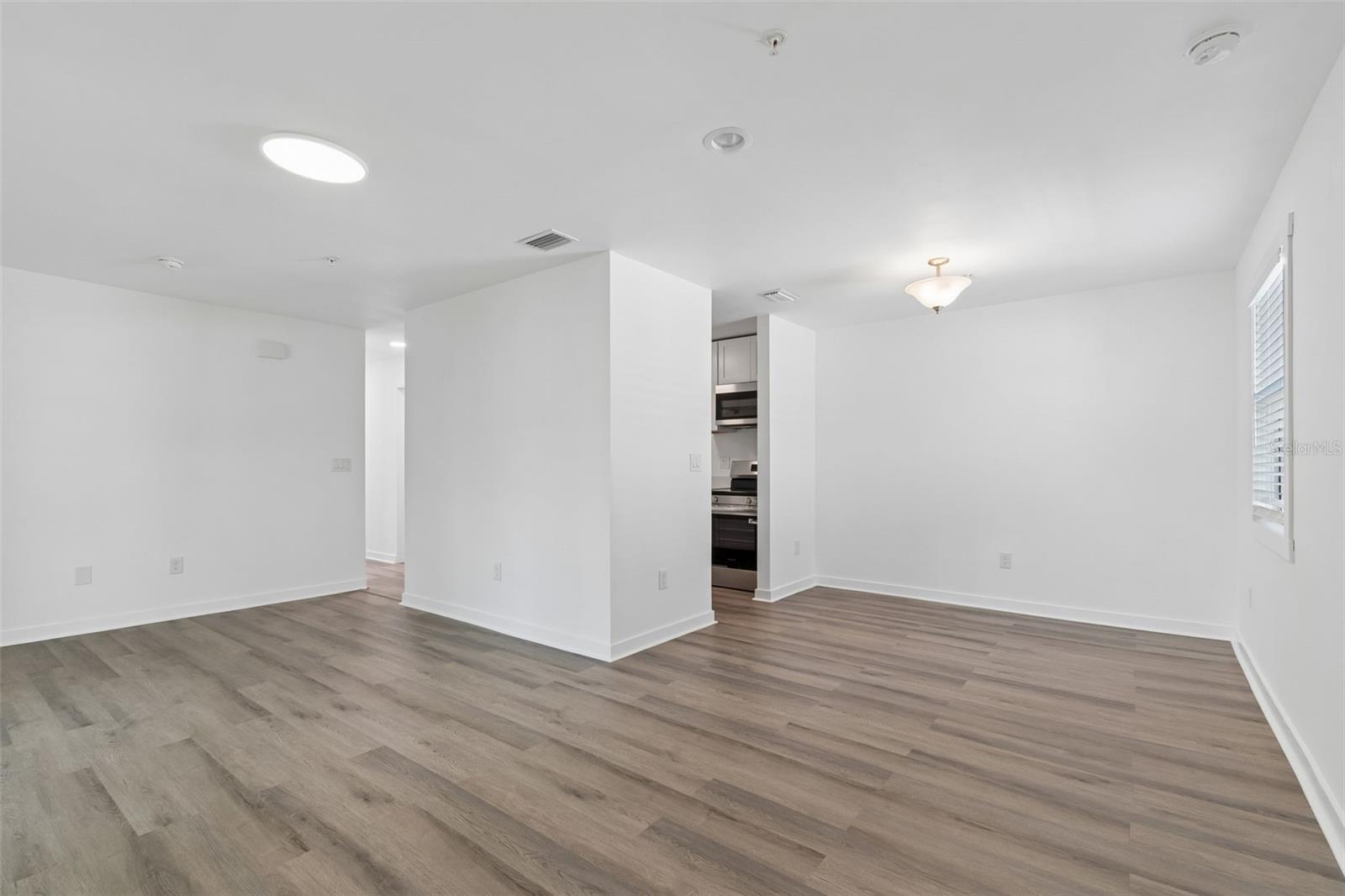 Image 9 of 82 For 140 Hunter Lake Drive 8c