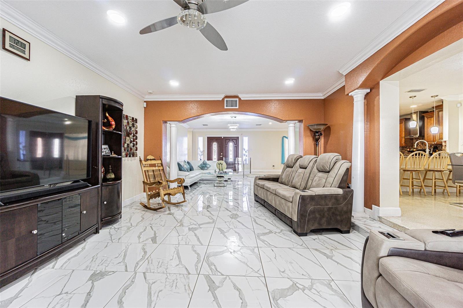 Image 13 of 31 For 3112 Henry Avenue