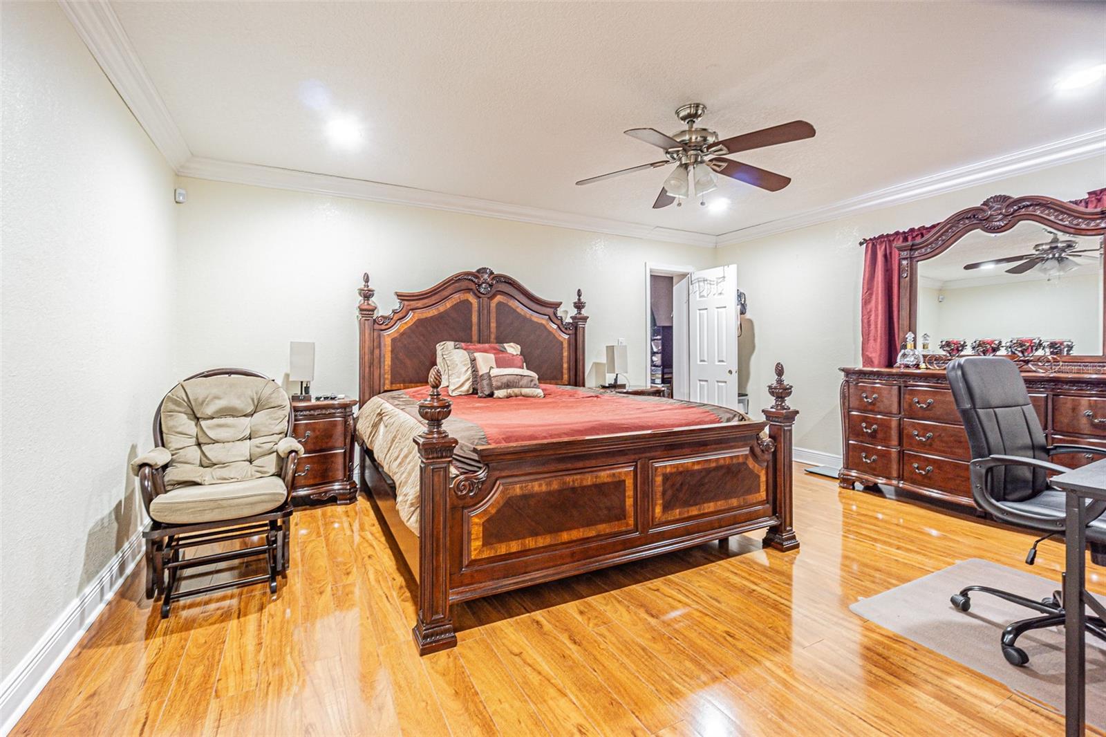 Image 20 of 31 For 3112 Henry Avenue