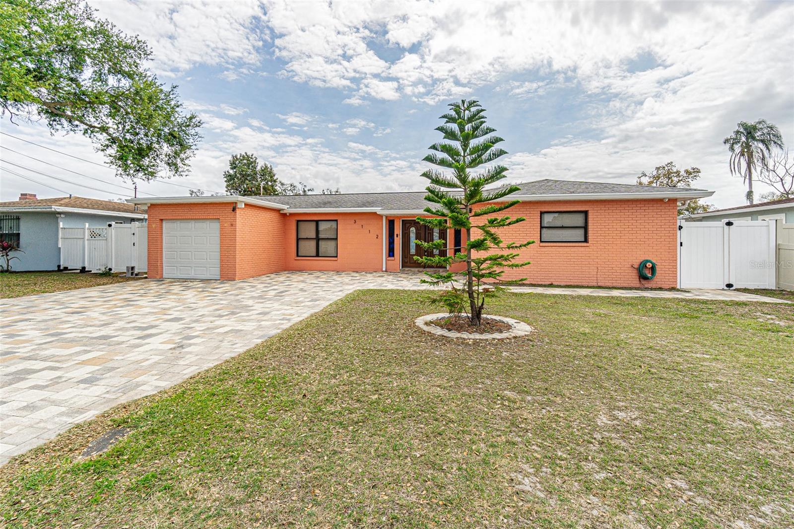 Image 4 of 31 For 3112 Henry Avenue