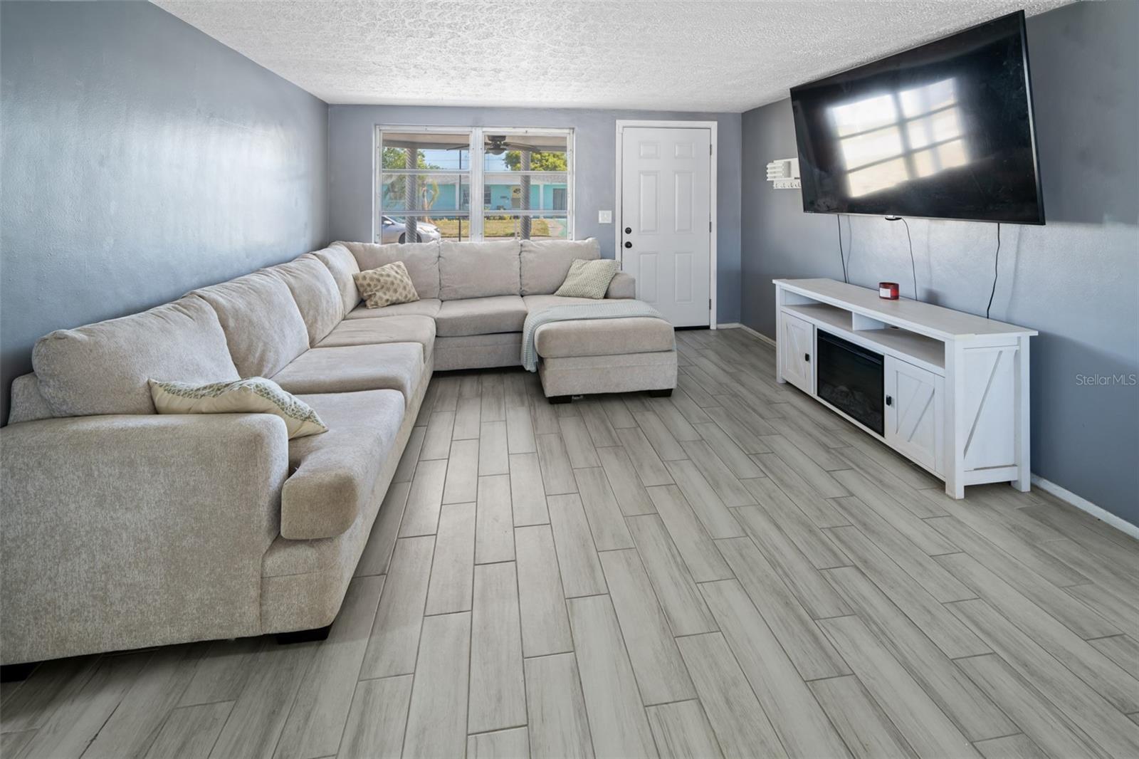 Image 4 of 17 For 3811 Cedarwood Drive