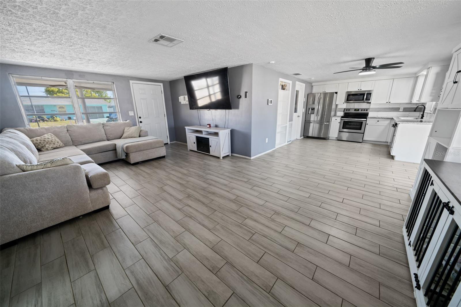 Image 5 of 17 For 3811 Cedarwood Drive