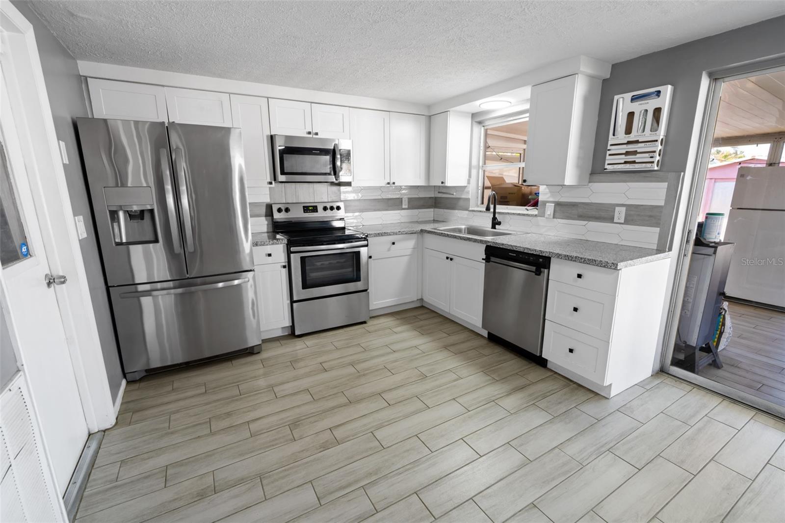 Image 6 of 17 For 3811 Cedarwood Drive