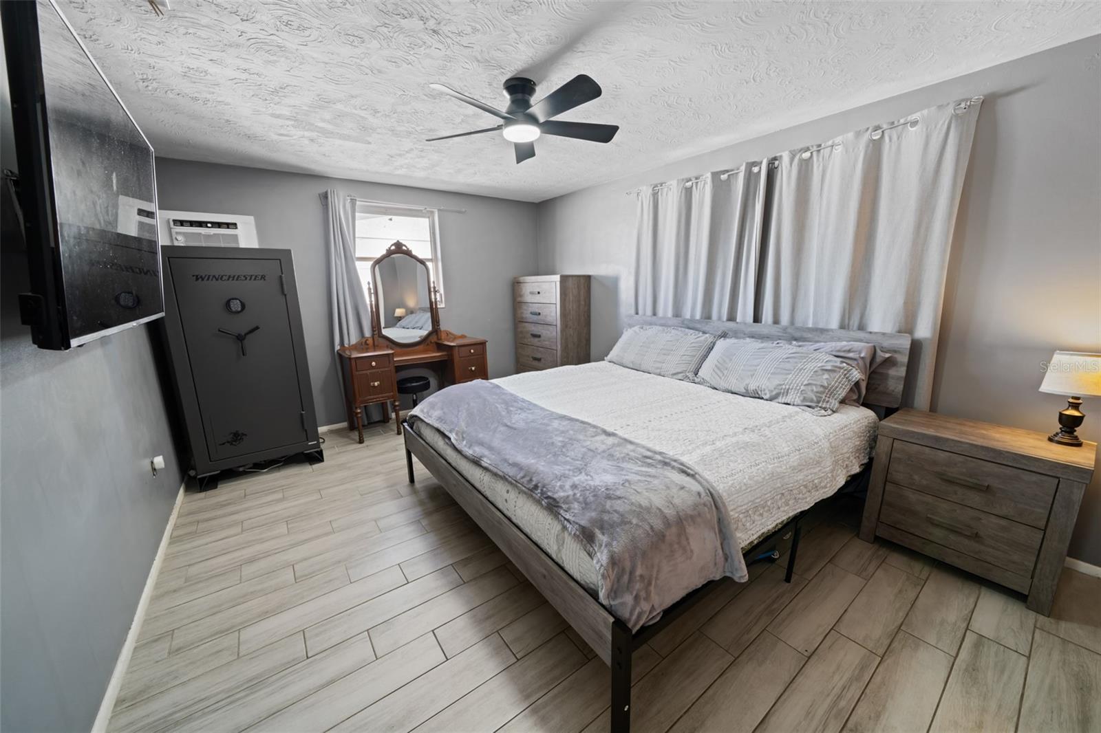 Image 8 of 17 For 3811 Cedarwood Drive