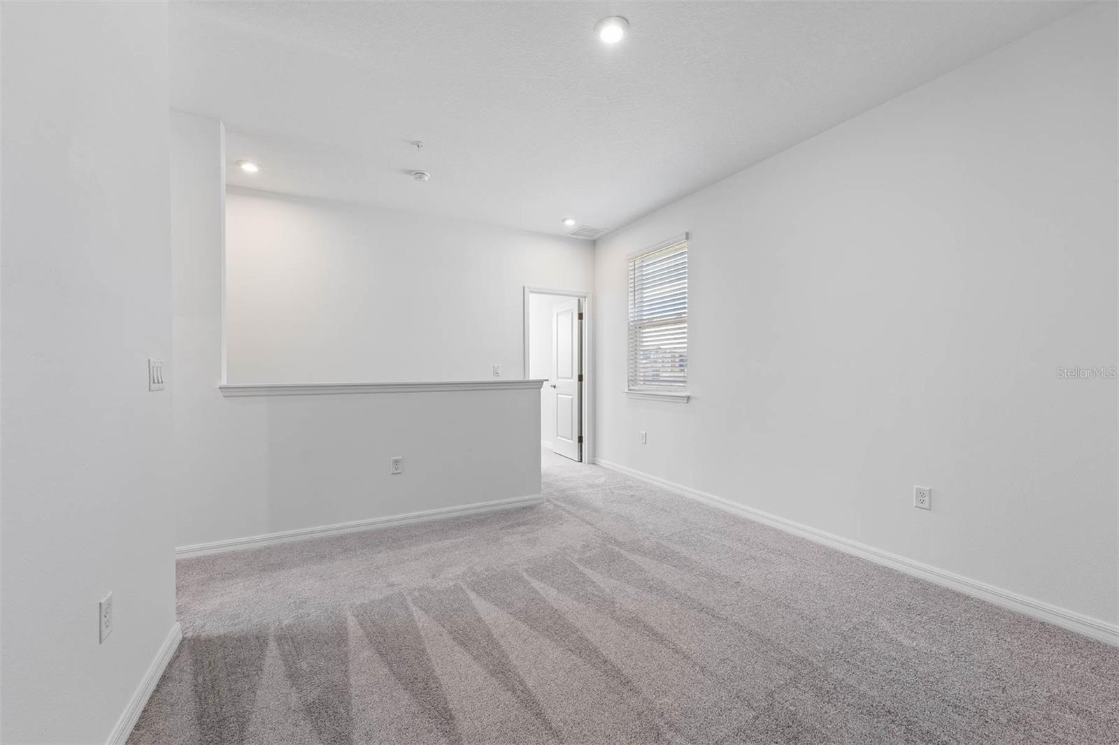 Listing photo id 24 for 4678 Inner World Lane