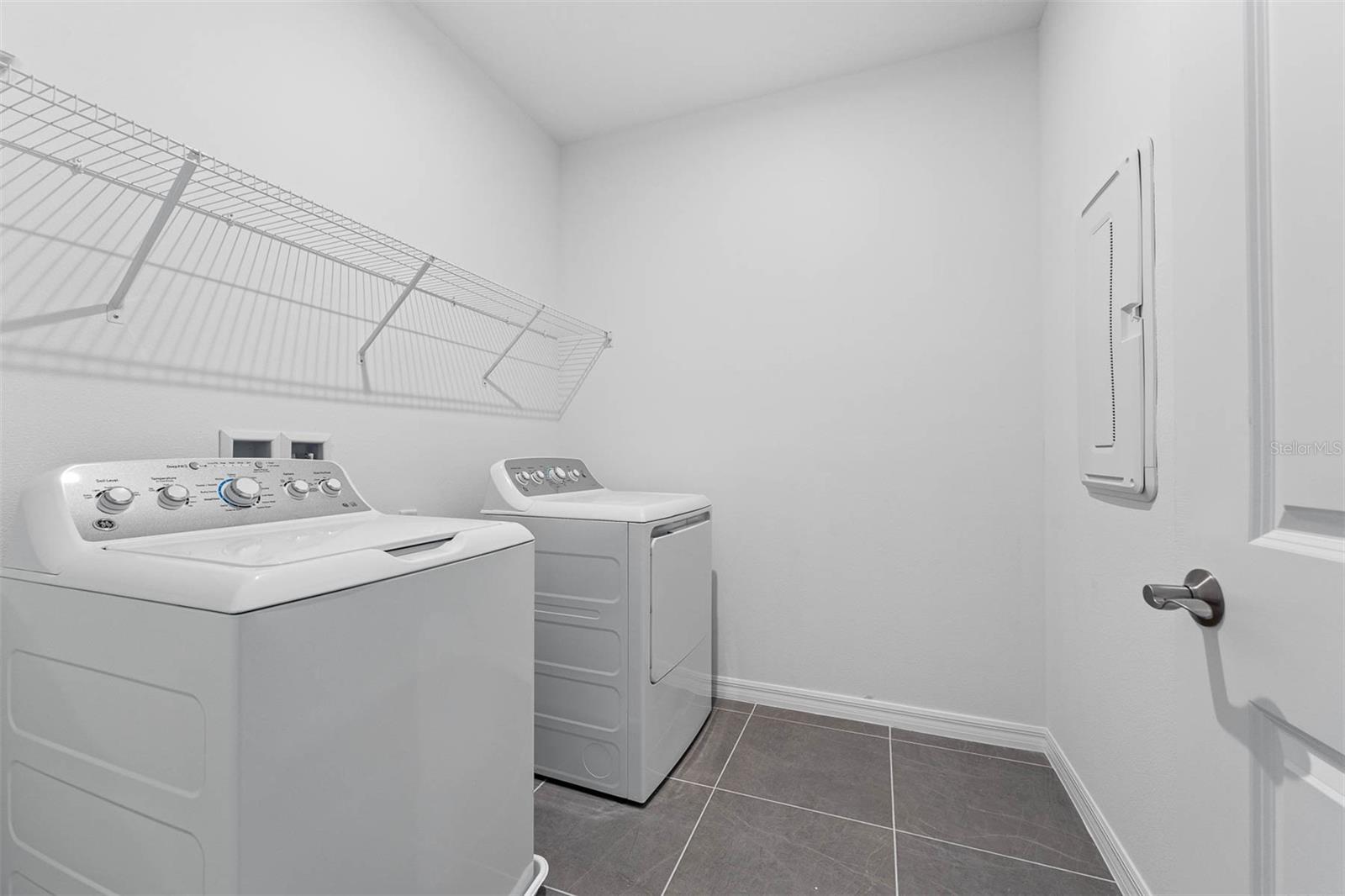 Listing photo id 26 for 4678 Inner World Lane