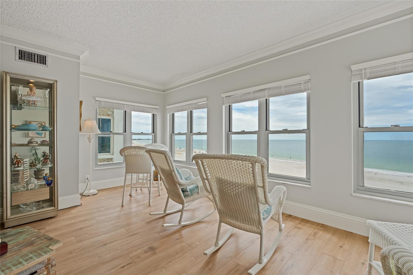 Image 13 of 31 For 4950 Gulf Boulevard 605