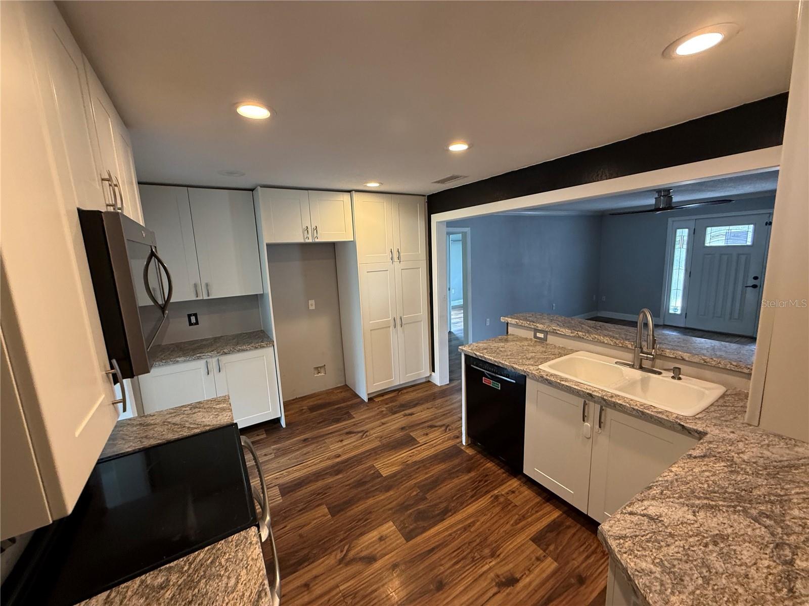 Image 4 of 25 For 2722 9th Avenue W