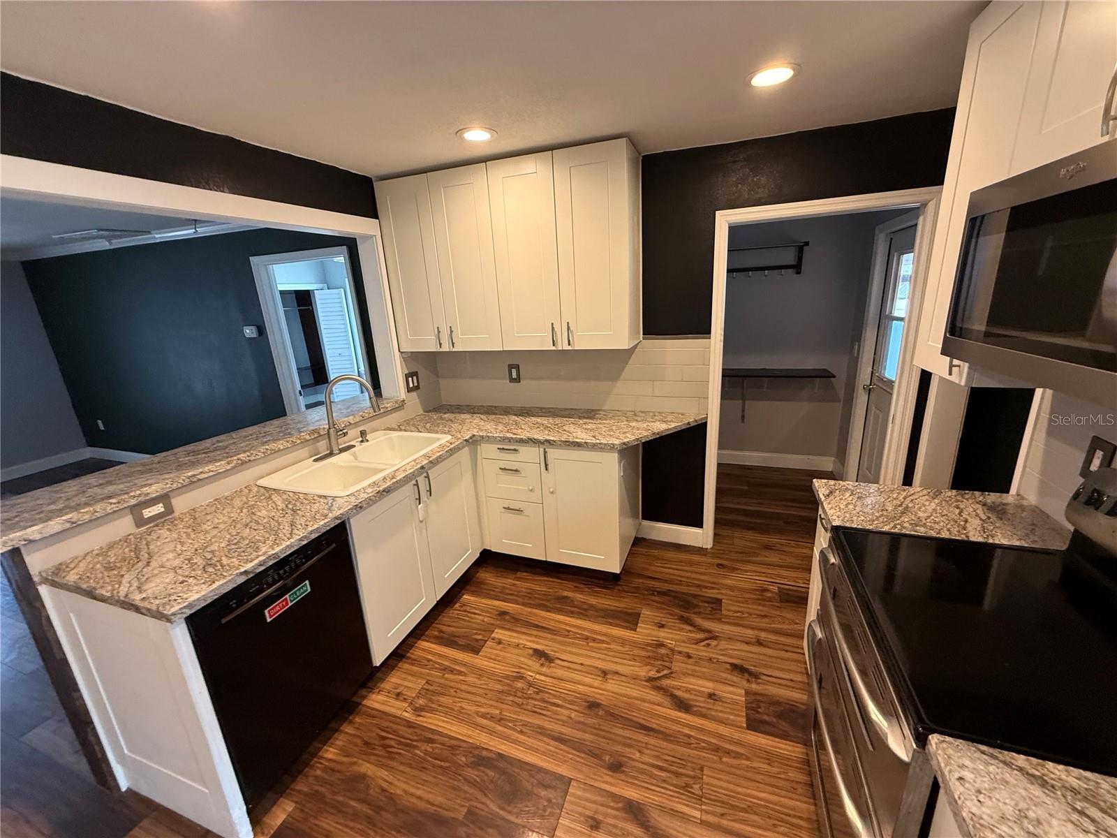 Image 6 of 25 For 2722 9th Avenue W