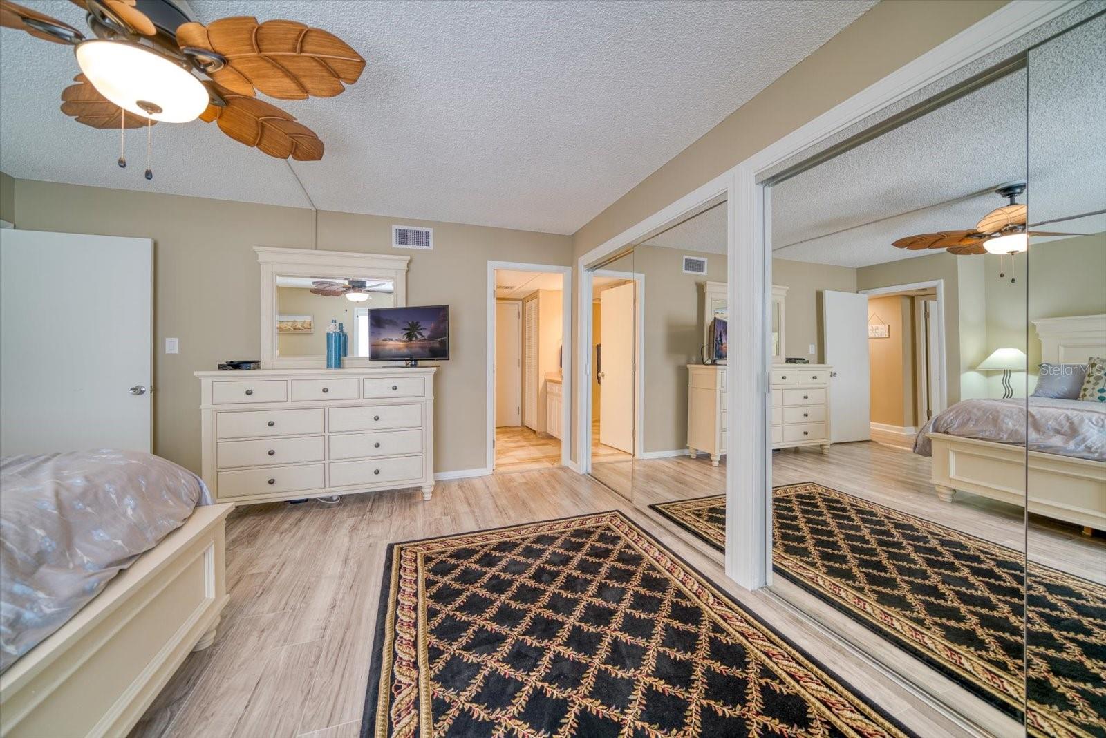 Image 13 of 37 For 450 Gulfview Boulevard 704