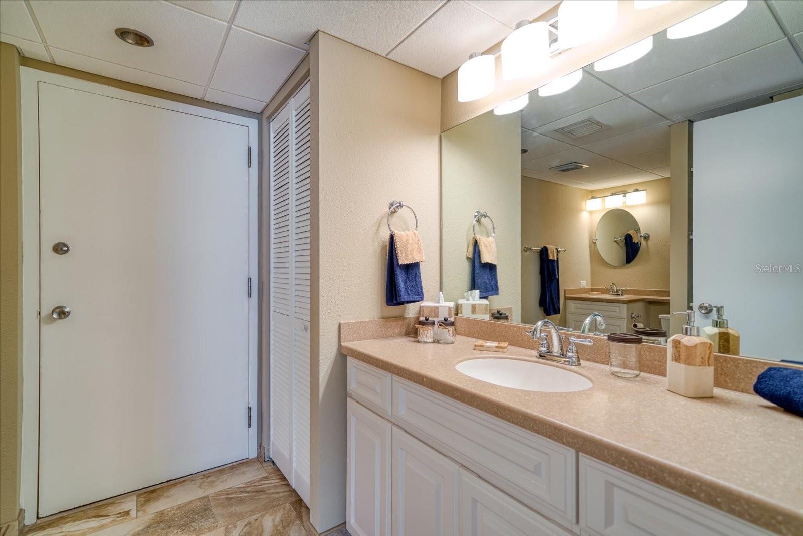 Image 14 of 37 For 450 Gulfview Boulevard 704