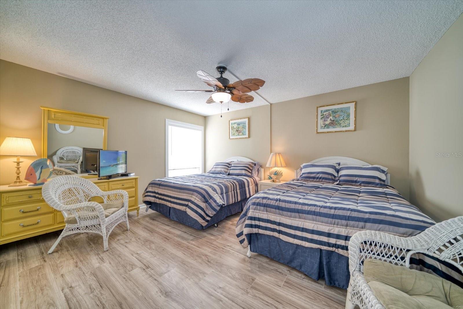 Image 16 of 37 For 450 Gulfview Boulevard 704