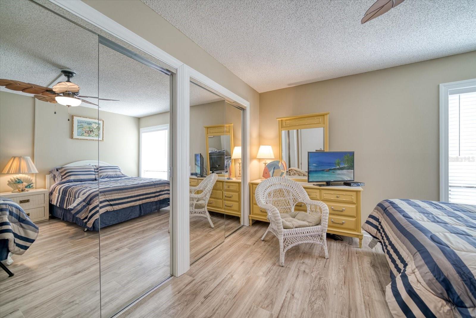 Image 17 of 37 For 450 Gulfview Boulevard 704