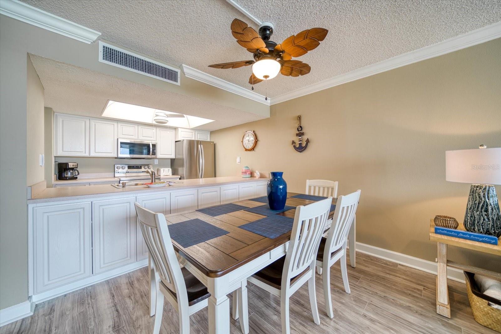 Image 7 of 37 For 450 Gulfview Boulevard 704