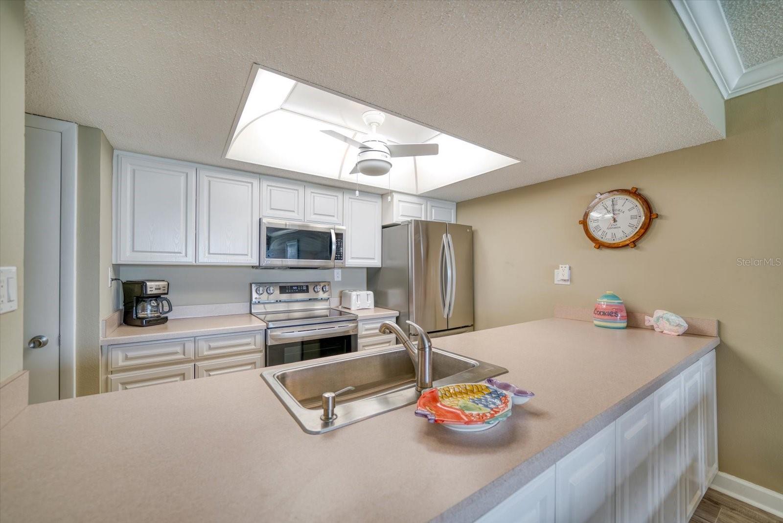 Image 8 of 37 For 450 Gulfview Boulevard 704