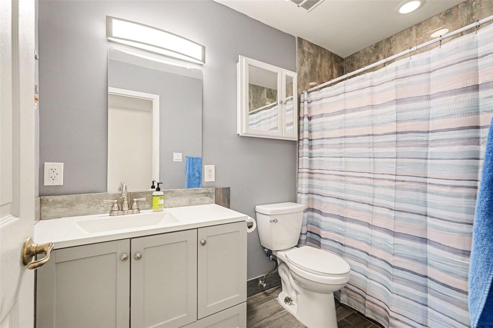 Image 21 of 39 For 7815 Woodlynne Avenue